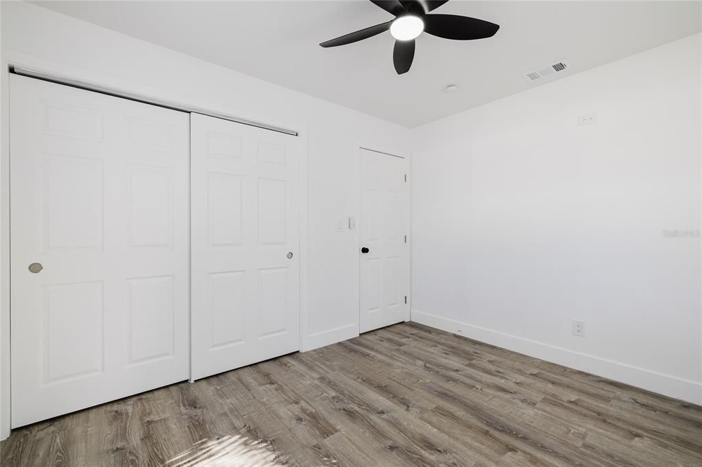 待售: $445,000 (4 贝兹, 2 浴室, 1398 平方英尺)