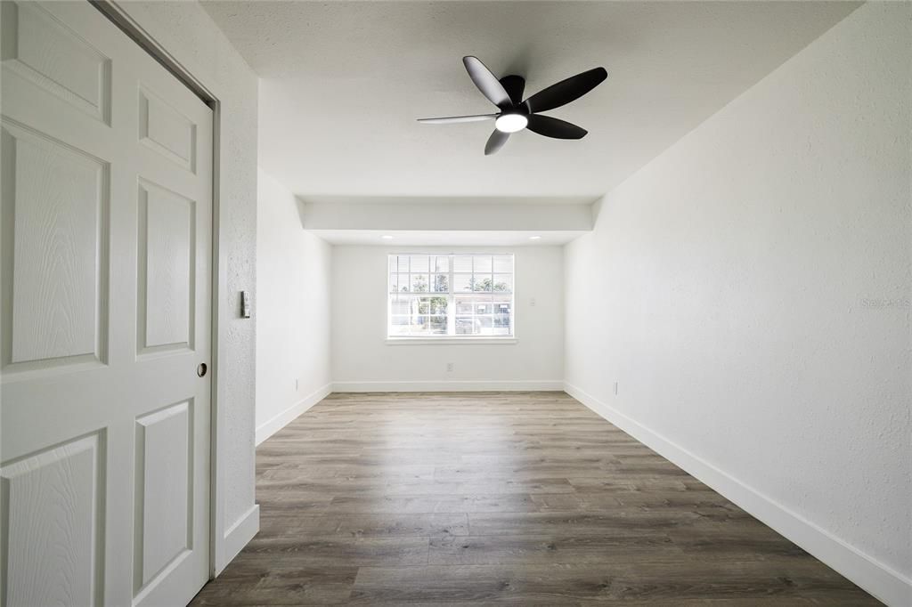 待售: $445,000 (4 贝兹, 2 浴室, 1398 平方英尺)