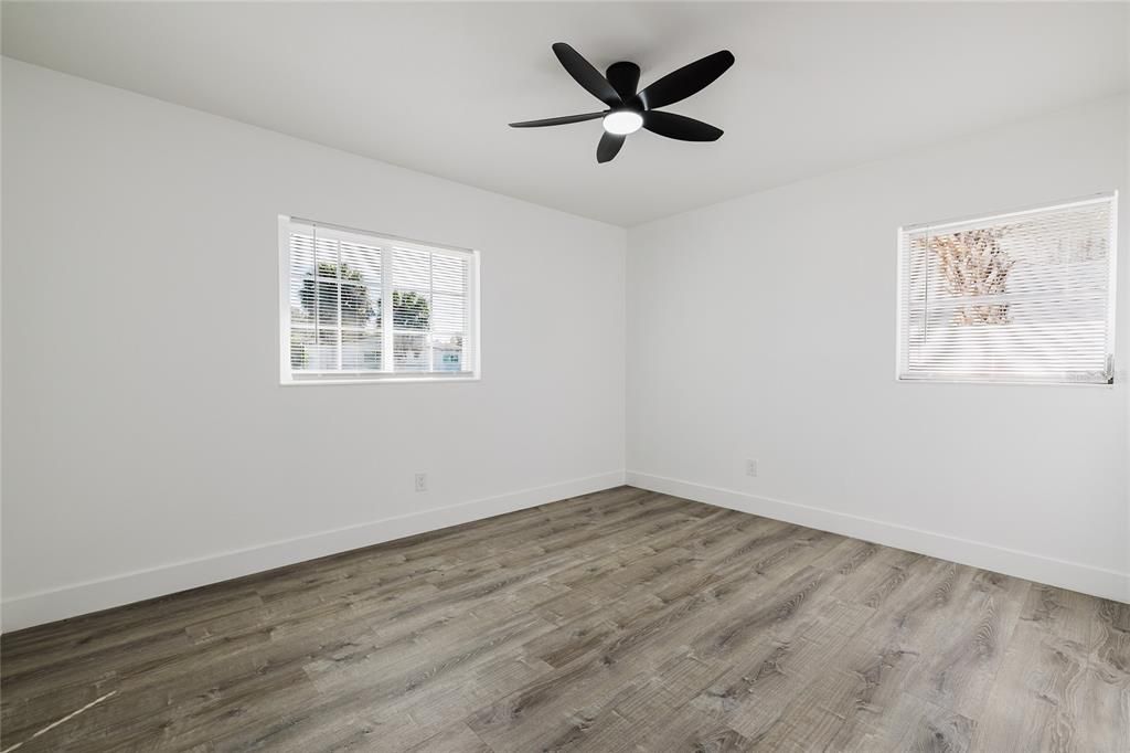 待售: $445,000 (4 贝兹, 2 浴室, 1398 平方英尺)