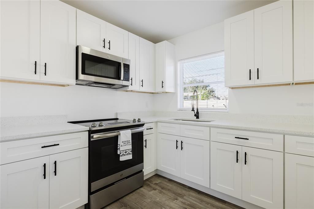 待售: $445,000 (4 贝兹, 2 浴室, 1398 平方英尺)