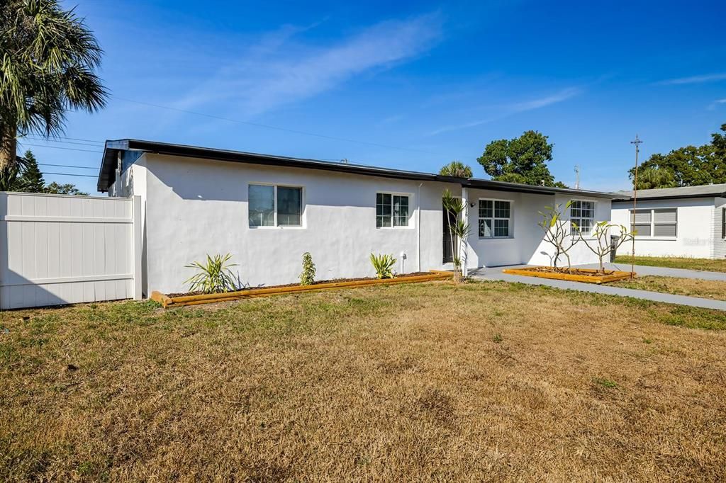 待售: $445,000 (4 贝兹, 2 浴室, 1398 平方英尺)