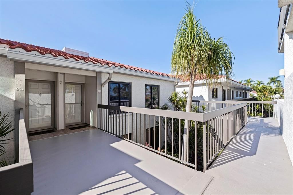 出租: $3,500 (2 贝兹, 2 浴室, 890 平方英尺)