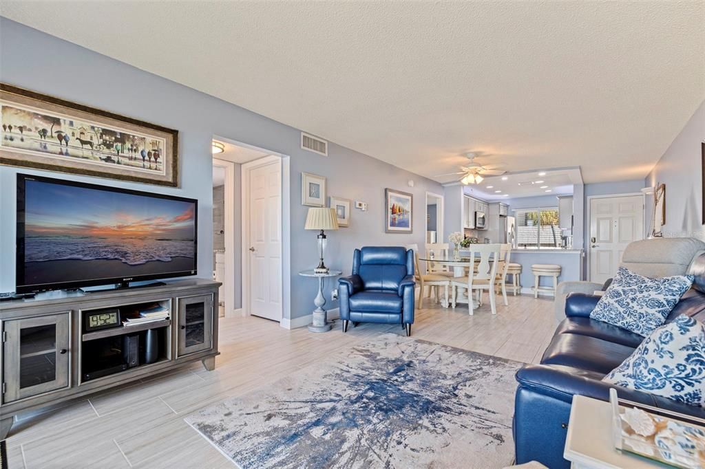 出租: $3,500 (2 贝兹, 2 浴室, 890 平方英尺)