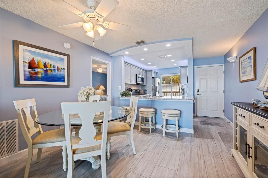 出租: $3,500 (2 贝兹, 2 浴室, 890 平方英尺)