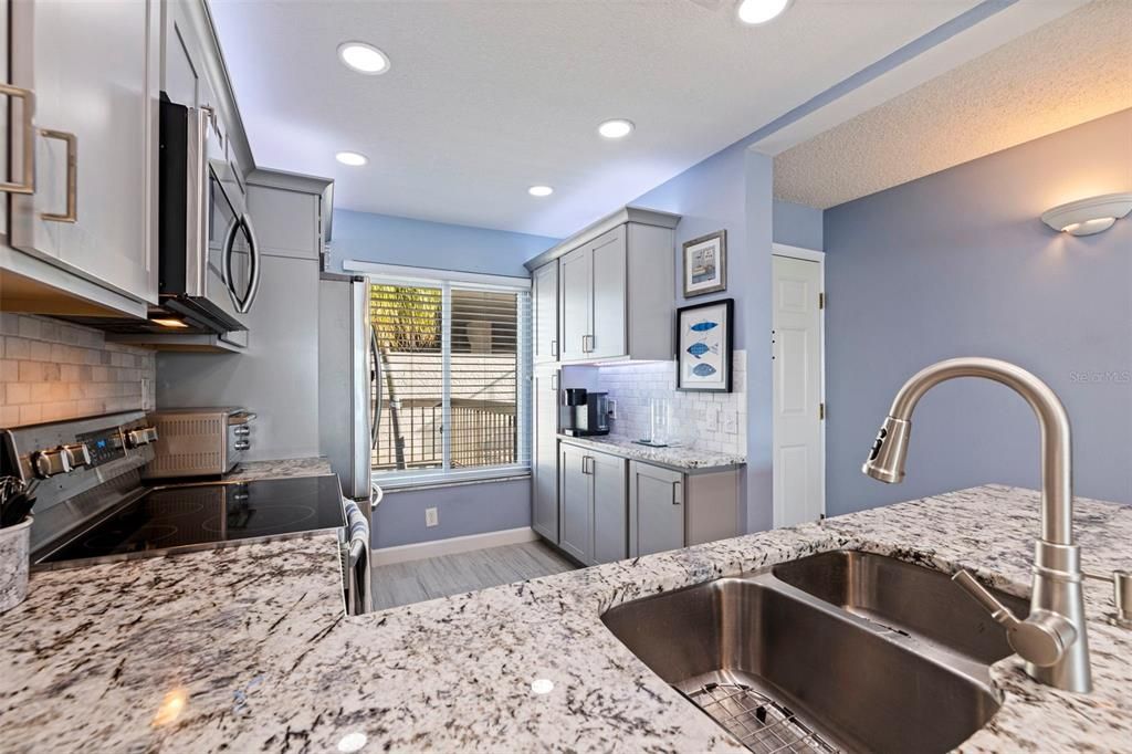 出租: $3,500 (2 贝兹, 2 浴室, 890 平方英尺)