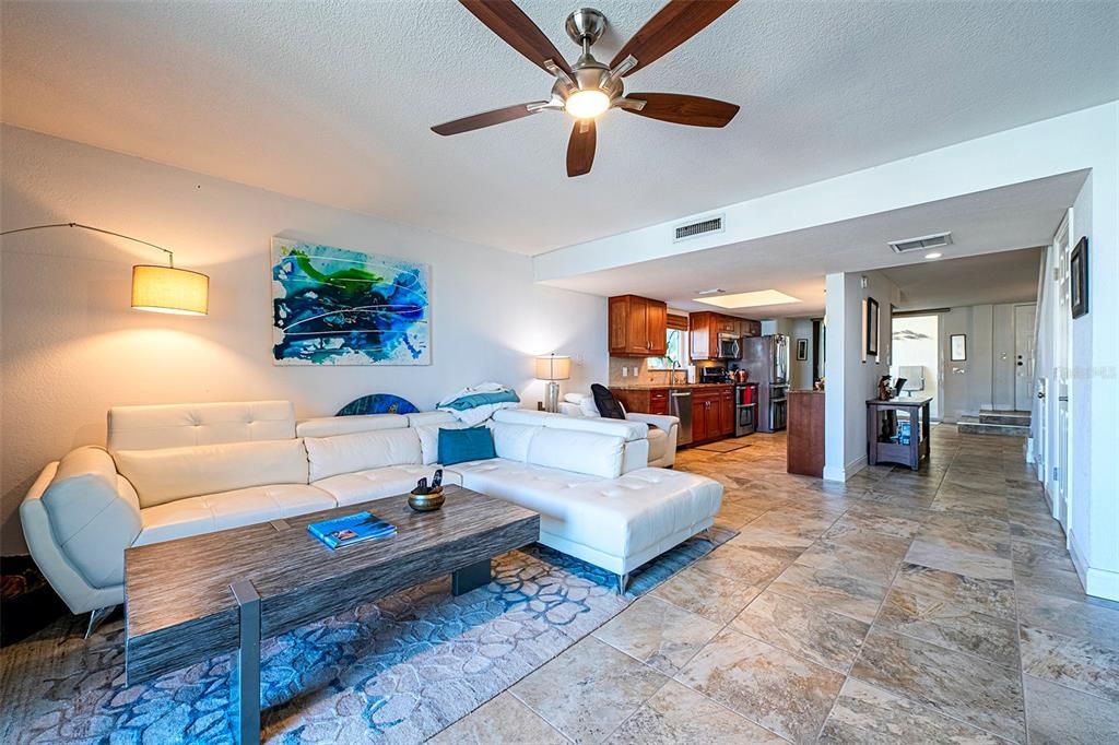 En Venta: $800,000 (2 camas, 2 baños, 1510 Pies cuadrados)