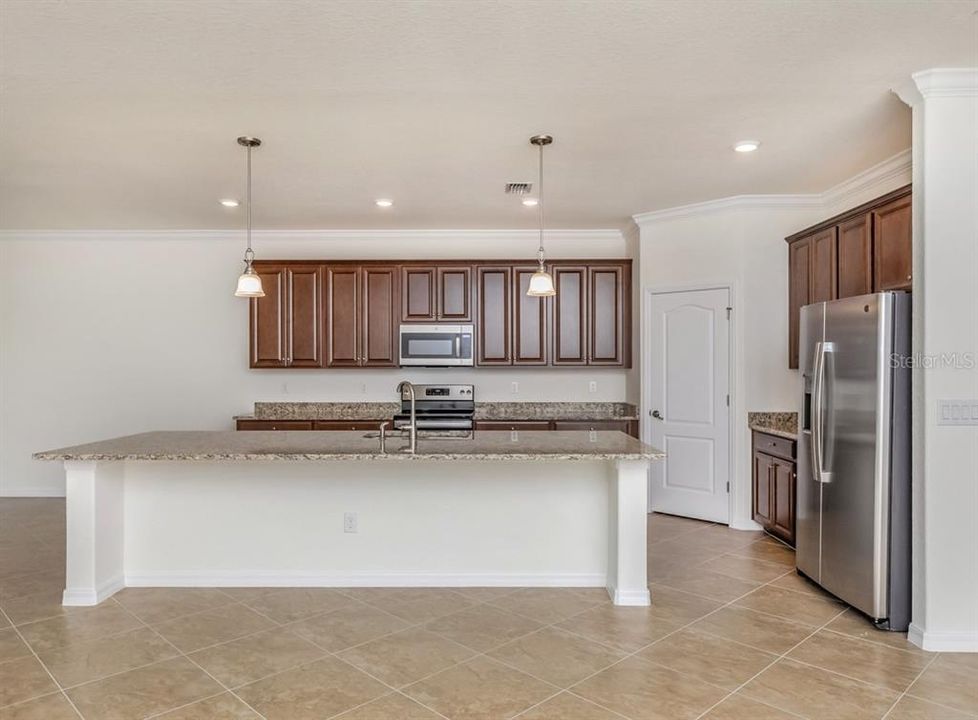 For Rent: $3,000 (4 beds, 2 baths, 2204 Square Feet)