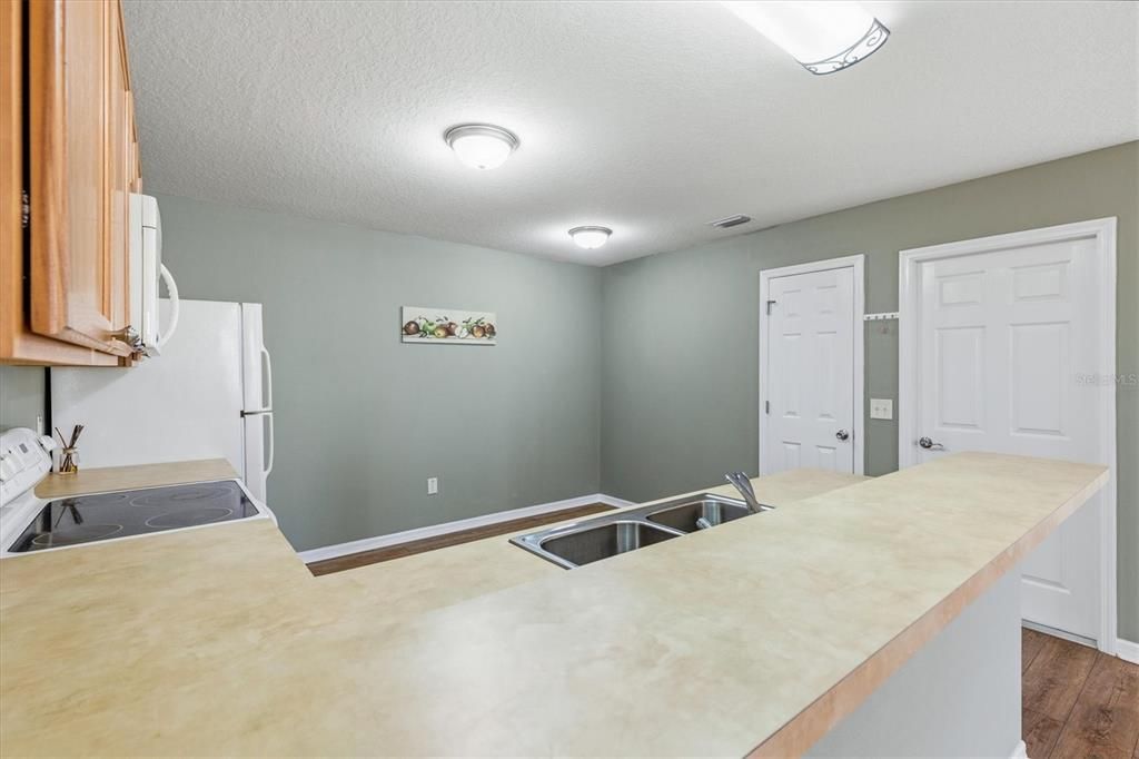 待售: $299,900 (2 贝兹, 2 浴室, 1135 平方英尺)