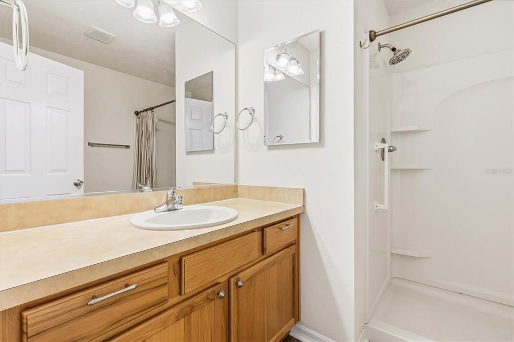 待售: $299,900 (2 贝兹, 2 浴室, 1135 平方英尺)