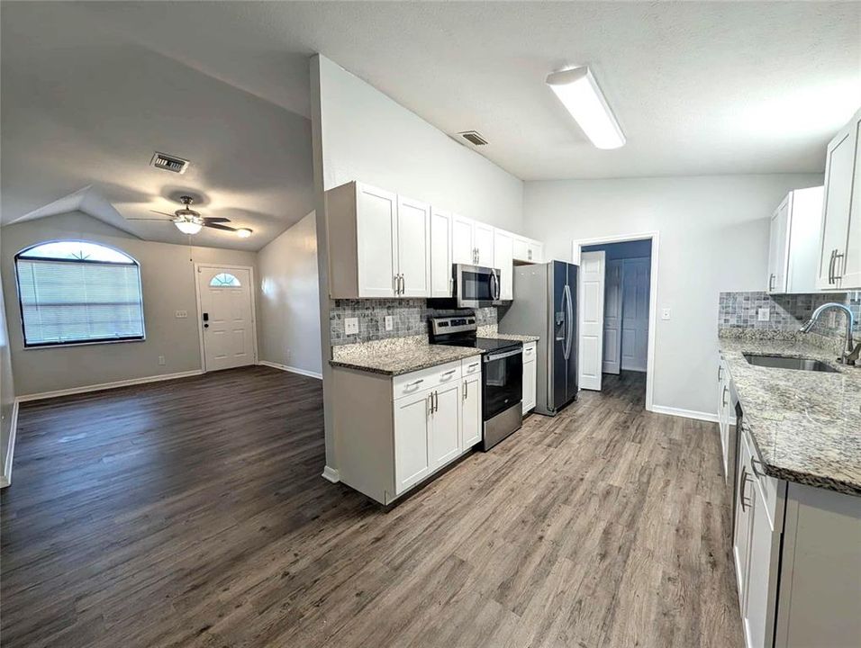 For Rent: $1,900 (3 beds, 2 baths, 1609 Square Feet)