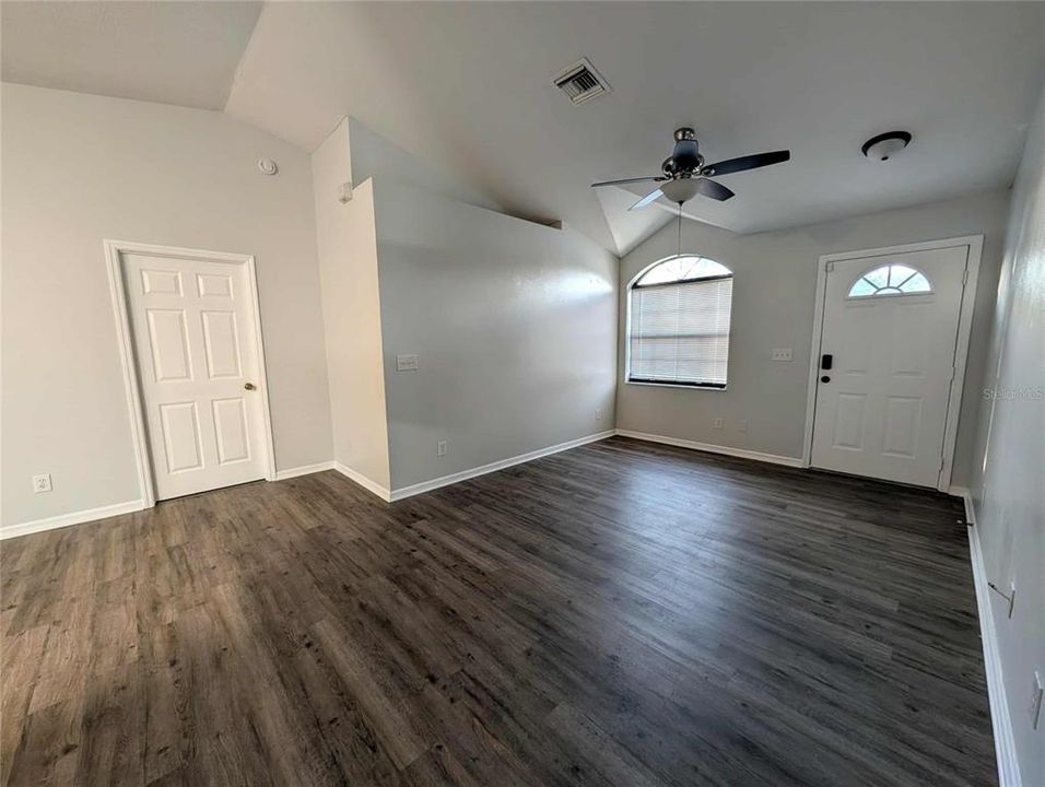 For Rent: $1,900 (3 beds, 2 baths, 1609 Square Feet)
