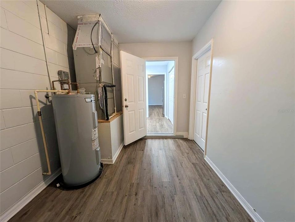 For Rent: $1,900 (3 beds, 2 baths, 1609 Square Feet)