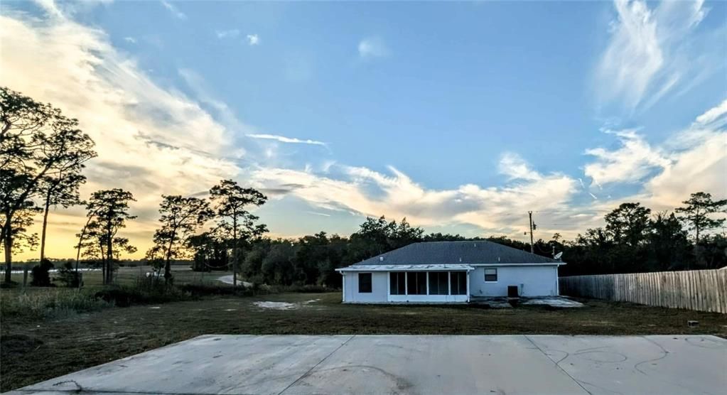 For Rent: $1,900 (3 beds, 2 baths, 1609 Square Feet)