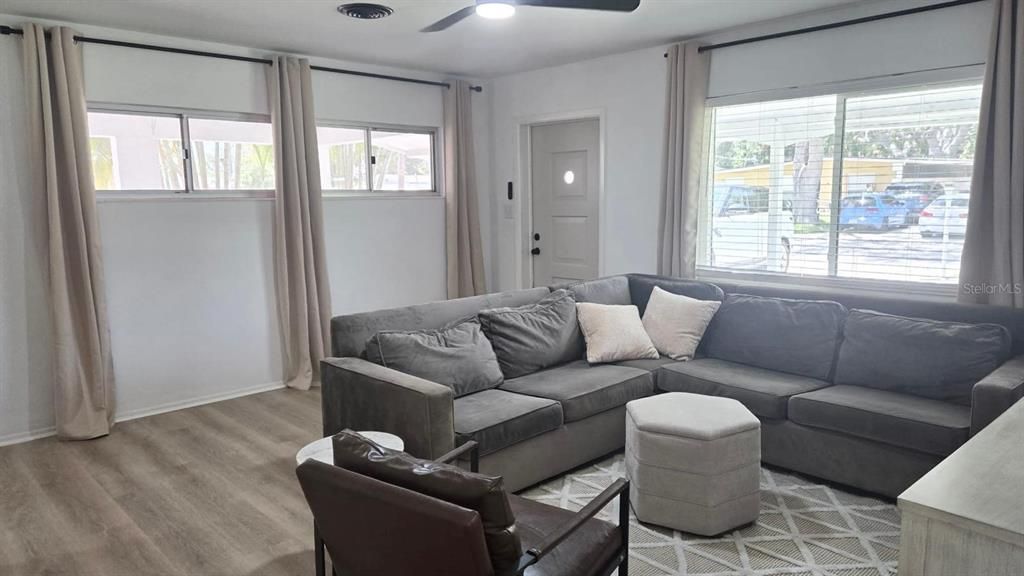 待售: $299,000 (2 贝兹, 2 浴室, 1238 平方英尺)