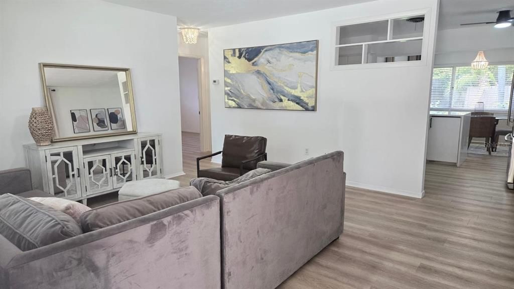 待售: $299,000 (2 贝兹, 2 浴室, 1238 平方英尺)