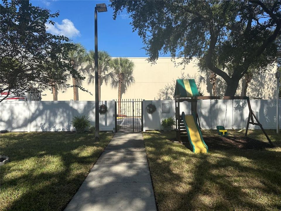 For Rent: $1,750 (2 beds, 2 baths, 900 Square Feet)