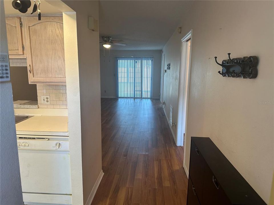 For Rent: $1,750 (2 beds, 2 baths, 900 Square Feet)