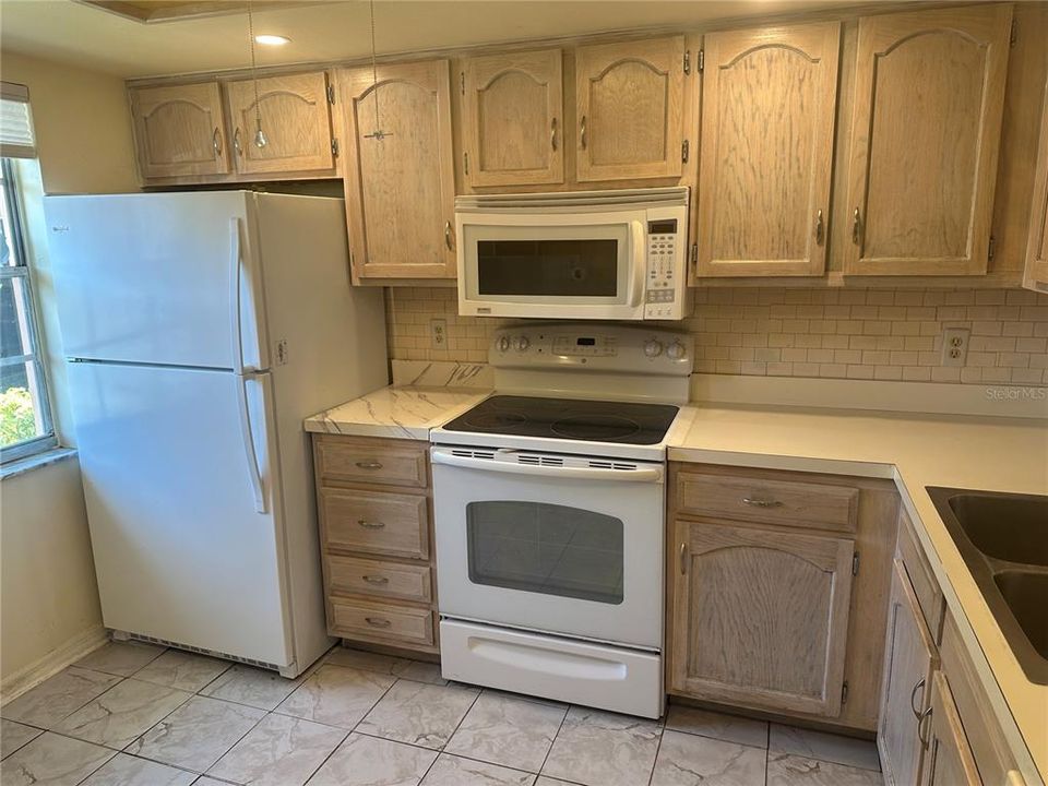 For Rent: $1,750 (2 beds, 2 baths, 900 Square Feet)