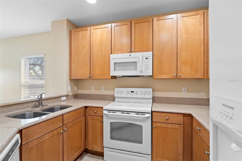 На продажу: $295,000 (3 спален, 2 ванн, 1472 Квадратных фут)