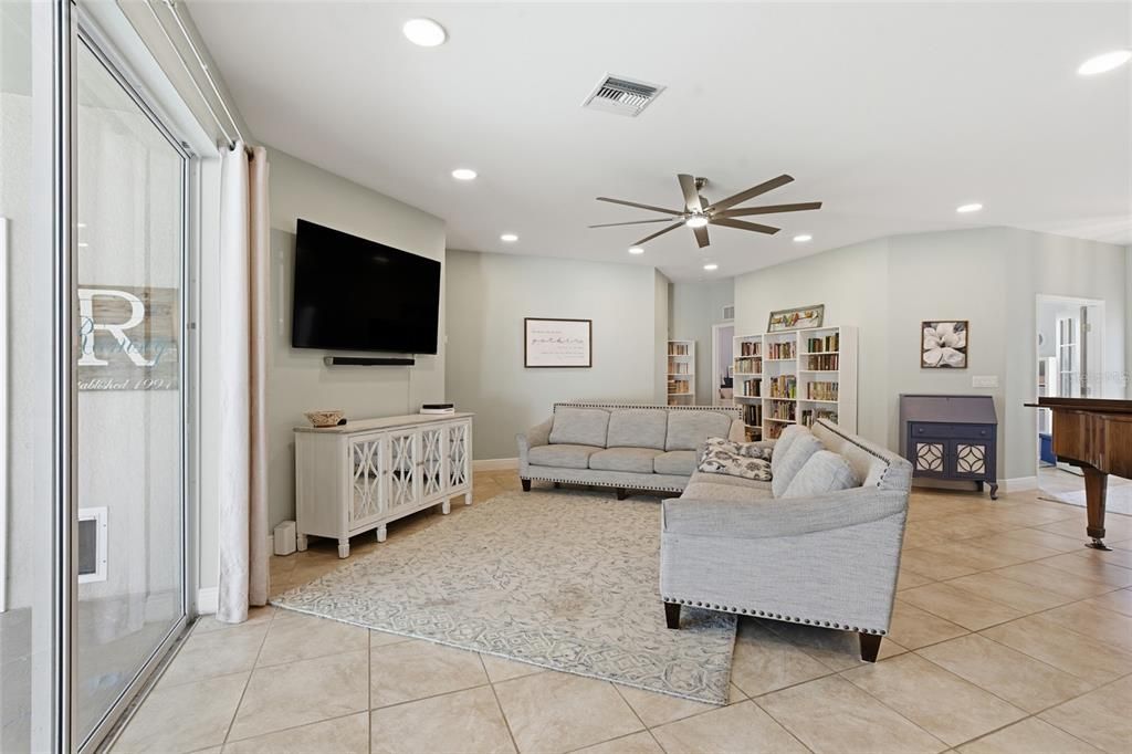 For Sale: $424,900 (4 beds, 2 baths, 2231 Square Feet)