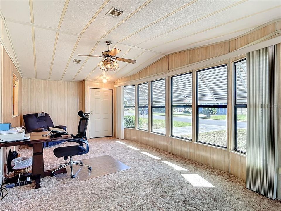 待售: $175,000 (2 贝兹, 2 浴室, 1318 平方英尺)