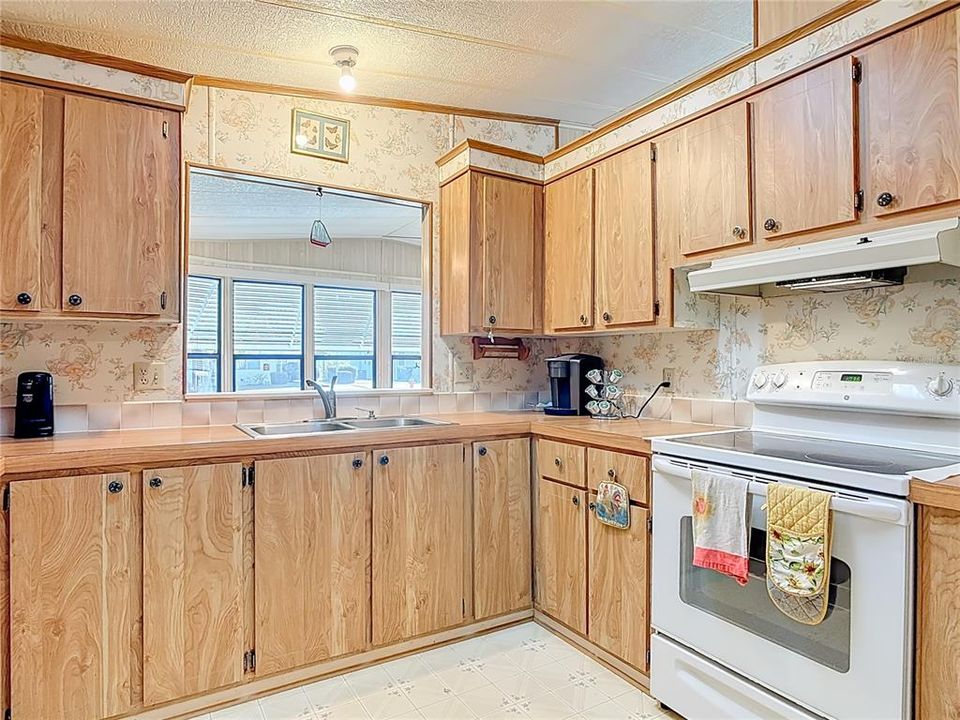 待售: $175,000 (2 贝兹, 2 浴室, 1318 平方英尺)