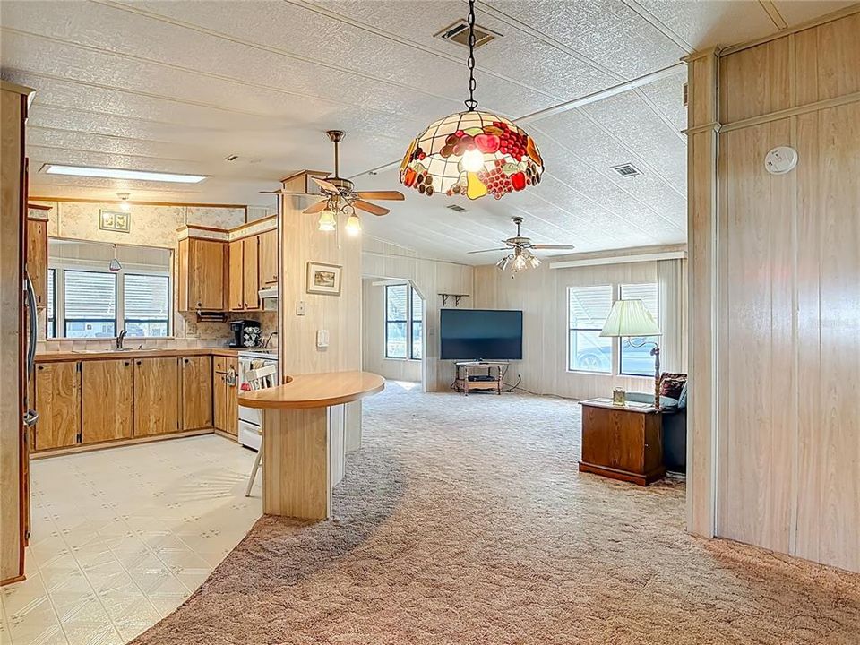 待售: $175,000 (2 贝兹, 2 浴室, 1318 平方英尺)