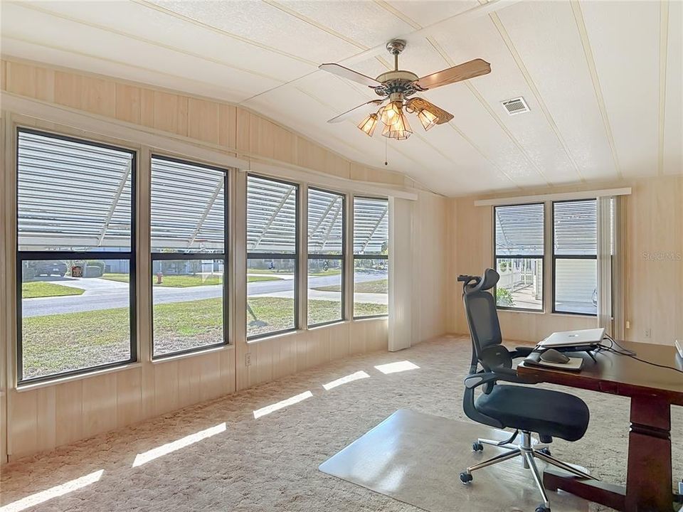 待售: $175,000 (2 贝兹, 2 浴室, 1318 平方英尺)