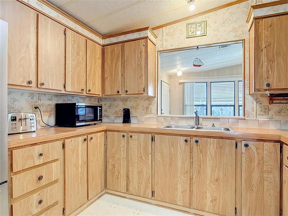 待售: $175,000 (2 贝兹, 2 浴室, 1318 平方英尺)