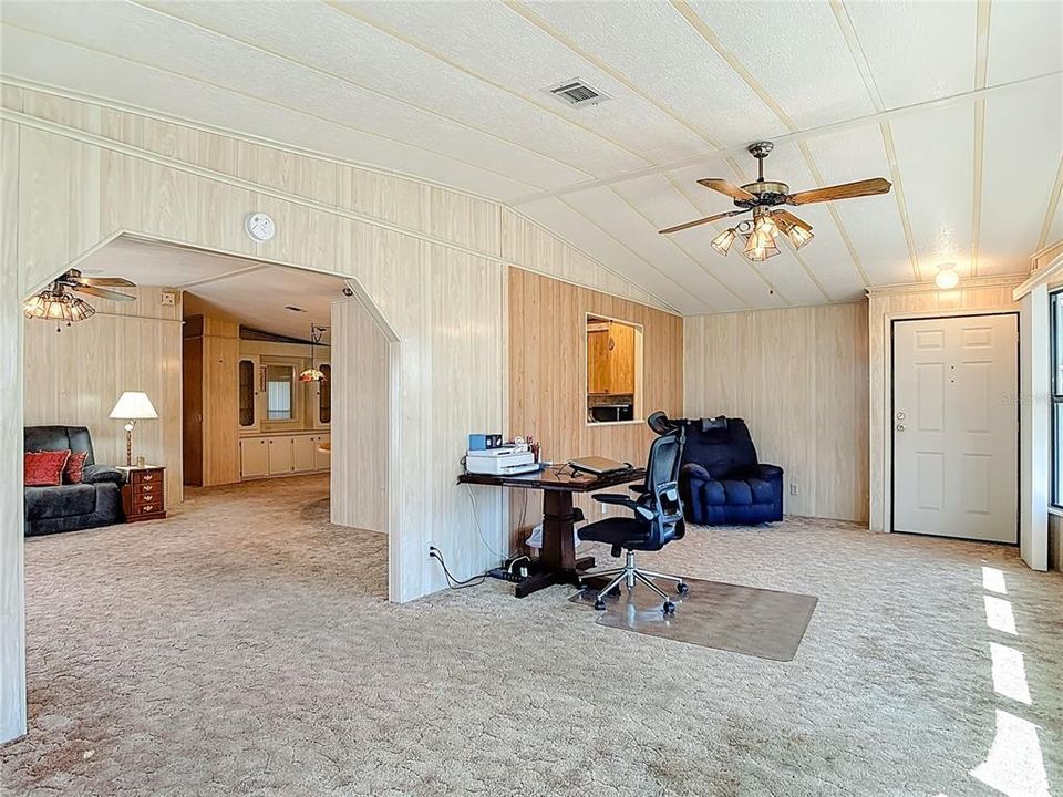 待售: $175,000 (2 贝兹, 2 浴室, 1318 平方英尺)