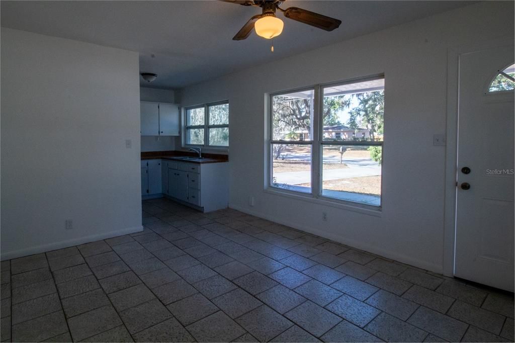 For Sale: $310,000 (3 beds, 2 baths, 1146 Square Feet)