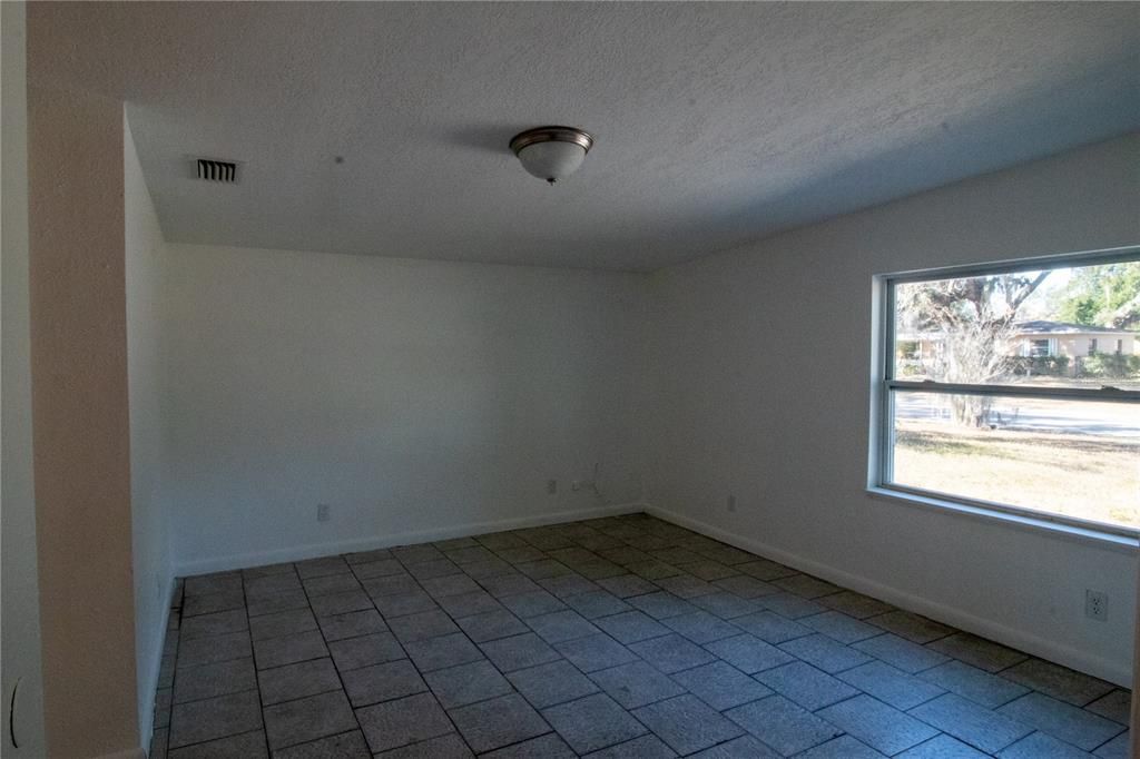 For Sale: $310,000 (3 beds, 2 baths, 1146 Square Feet)