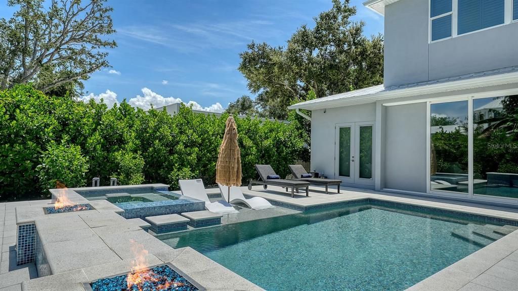 На продажу: $2,750,000 (4 спален, 4 ванн, 3176 Квадратных фут)