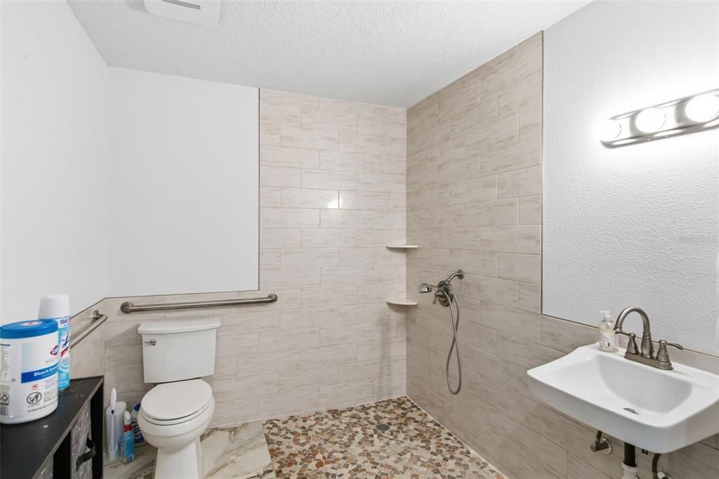 For Sale: $385,000 (4 beds, 2 baths, 1435 Square Feet)