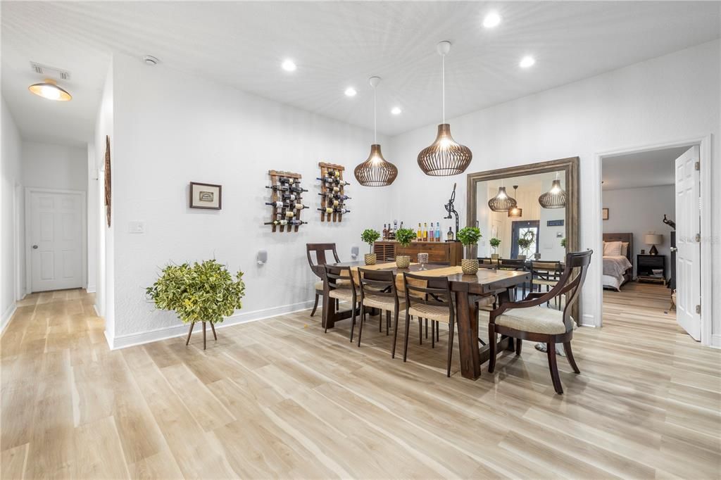 Activo con contrato: $587,000 (4 camas, 3 baños, 2390 Pies cuadrados)