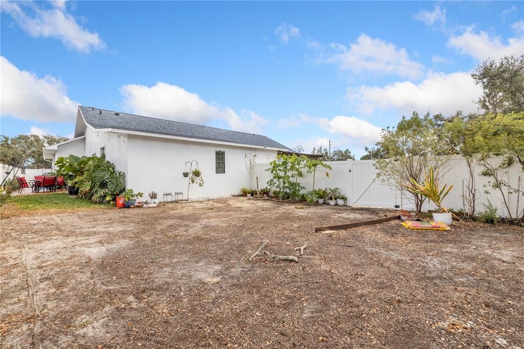 Activo con contrato: $587,000 (4 camas, 3 baños, 2390 Pies cuadrados)