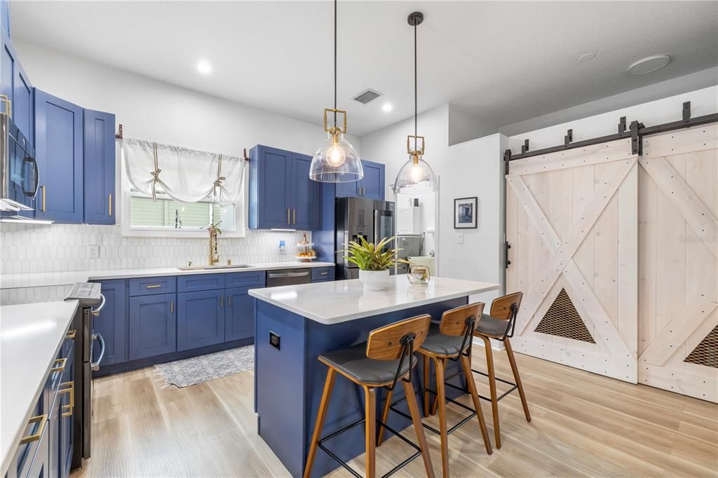 Activo con contrato: $587,000 (4 camas, 3 baños, 2390 Pies cuadrados)