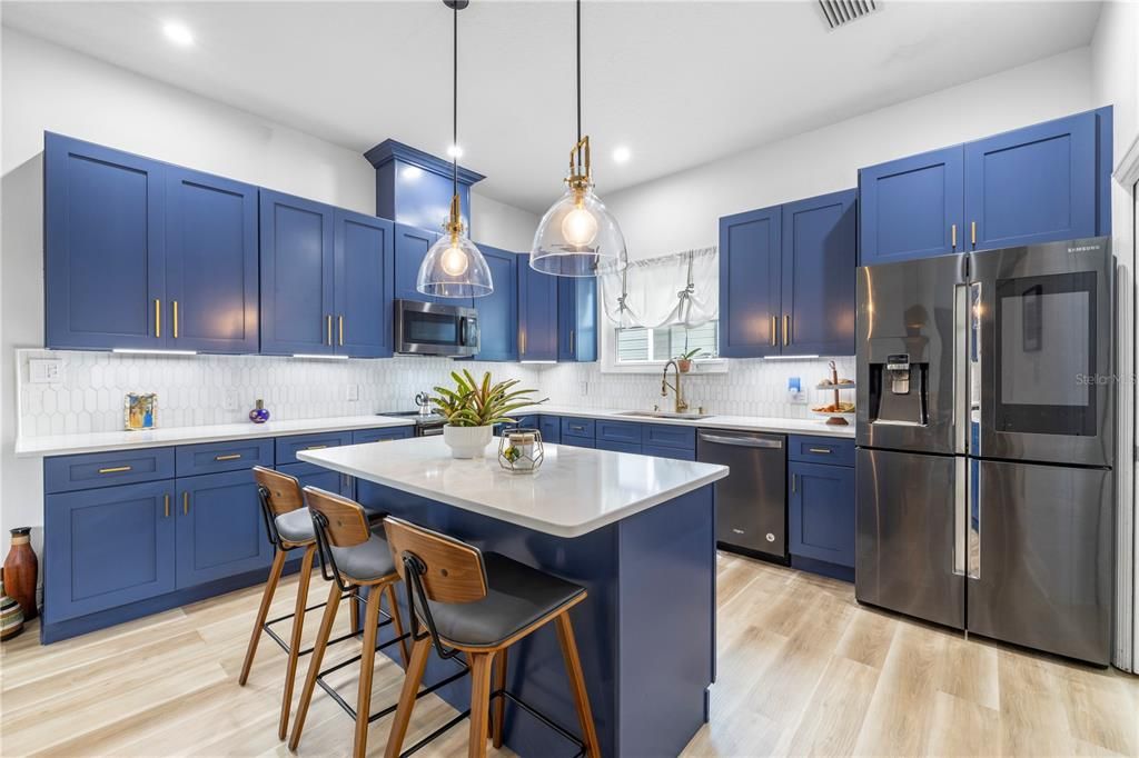 Activo con contrato: $587,000 (4 camas, 3 baños, 2390 Pies cuadrados)