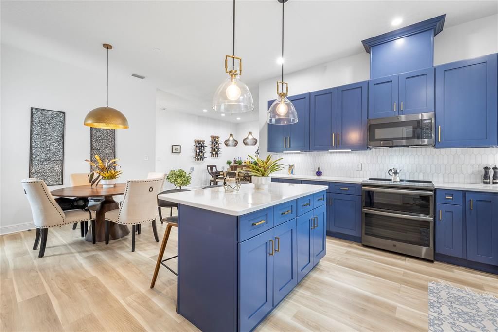 Activo con contrato: $587,000 (4 camas, 3 baños, 2390 Pies cuadrados)