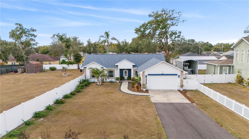 Activo con contrato: $587,000 (4 camas, 3 baños, 2390 Pies cuadrados)