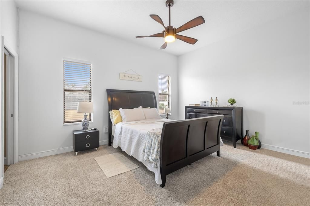 Activo con contrato: $587,000 (4 camas, 3 baños, 2390 Pies cuadrados)