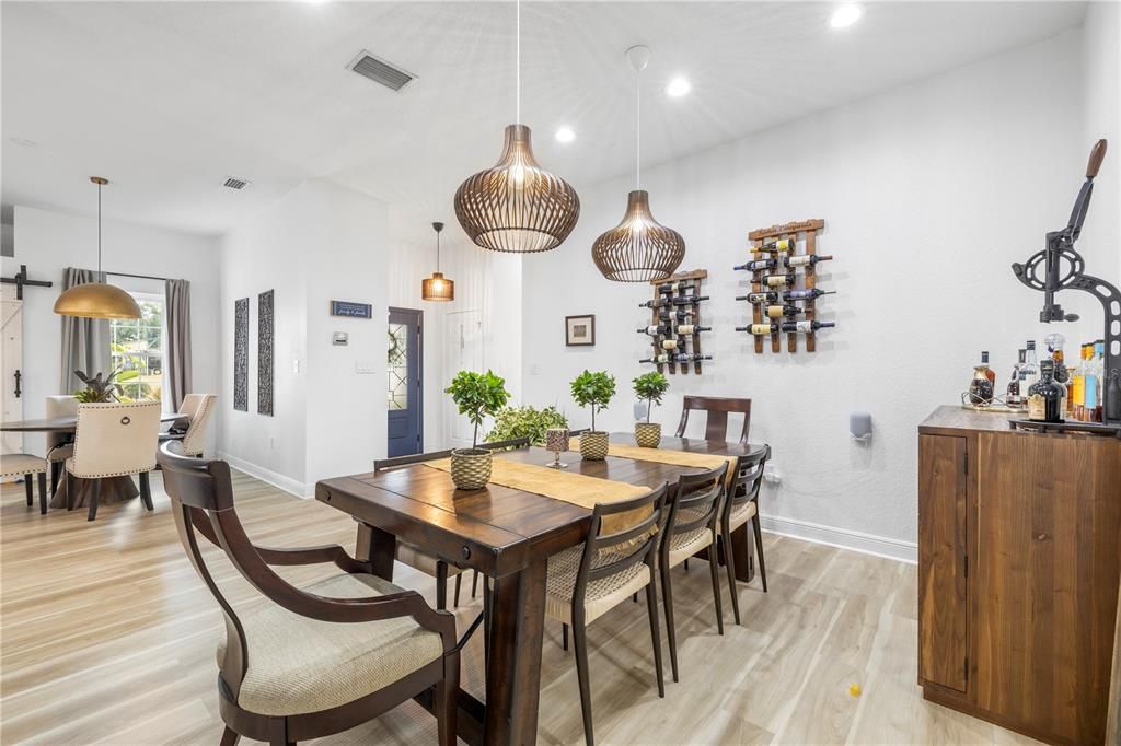 Activo con contrato: $587,000 (4 camas, 3 baños, 2390 Pies cuadrados)