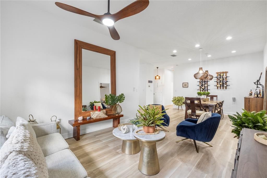 Activo con contrato: $587,000 (4 camas, 3 baños, 2390 Pies cuadrados)