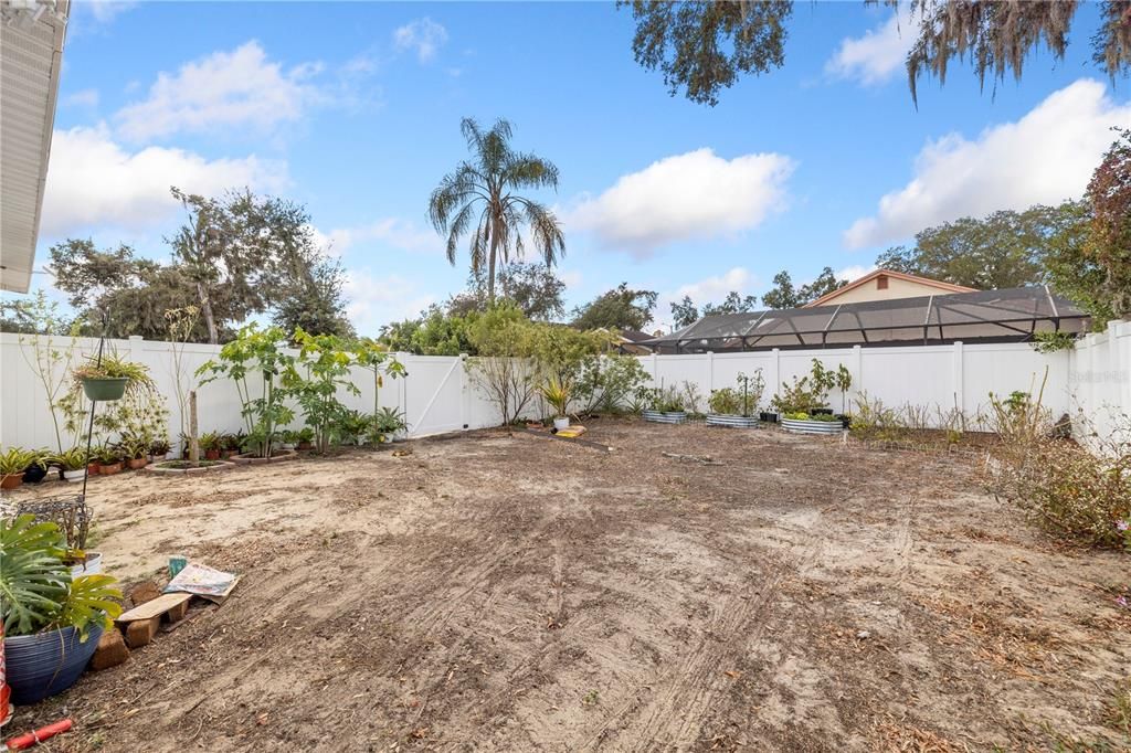 Activo con contrato: $587,000 (4 camas, 3 baños, 2390 Pies cuadrados)