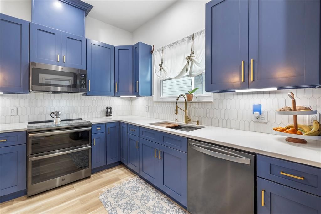 Activo con contrato: $587,000 (4 camas, 3 baños, 2390 Pies cuadrados)