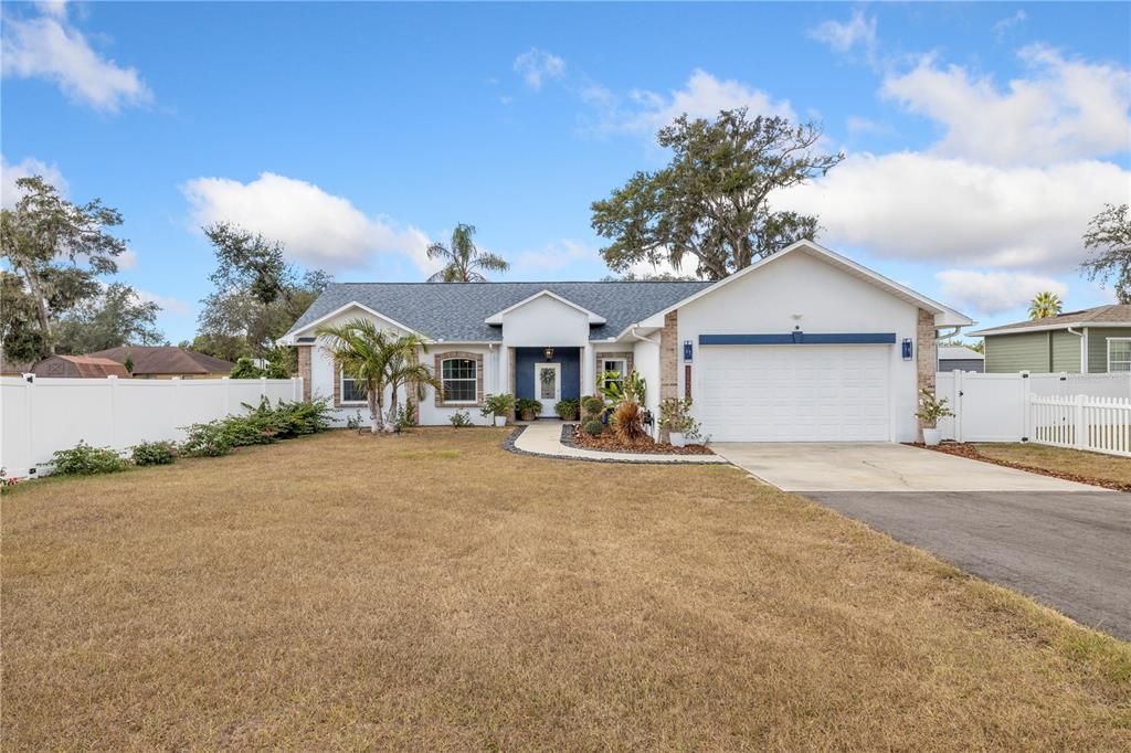 Activo con contrato: $587,000 (4 camas, 3 baños, 2390 Pies cuadrados)