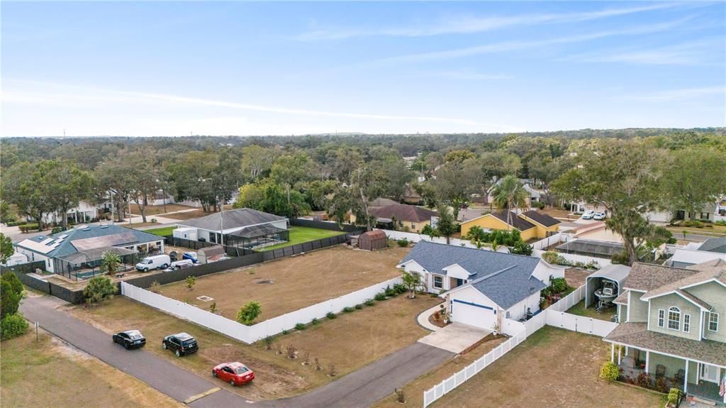 Activo con contrato: $587,000 (4 camas, 3 baños, 2390 Pies cuadrados)