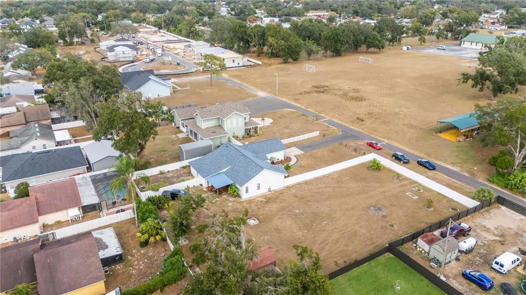 Activo con contrato: $587,000 (4 camas, 3 baños, 2390 Pies cuadrados)