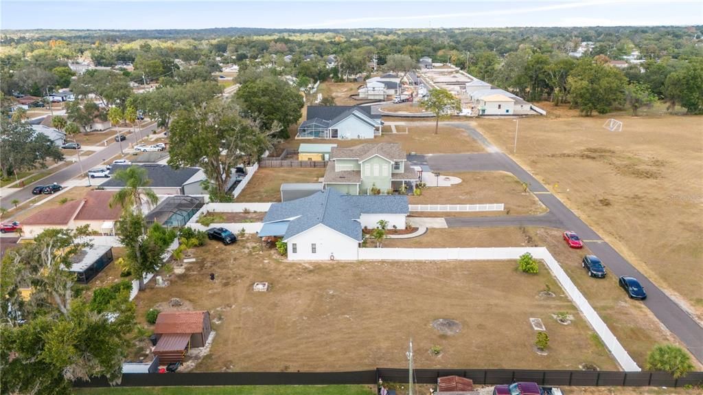 Activo con contrato: $587,000 (4 camas, 3 baños, 2390 Pies cuadrados)