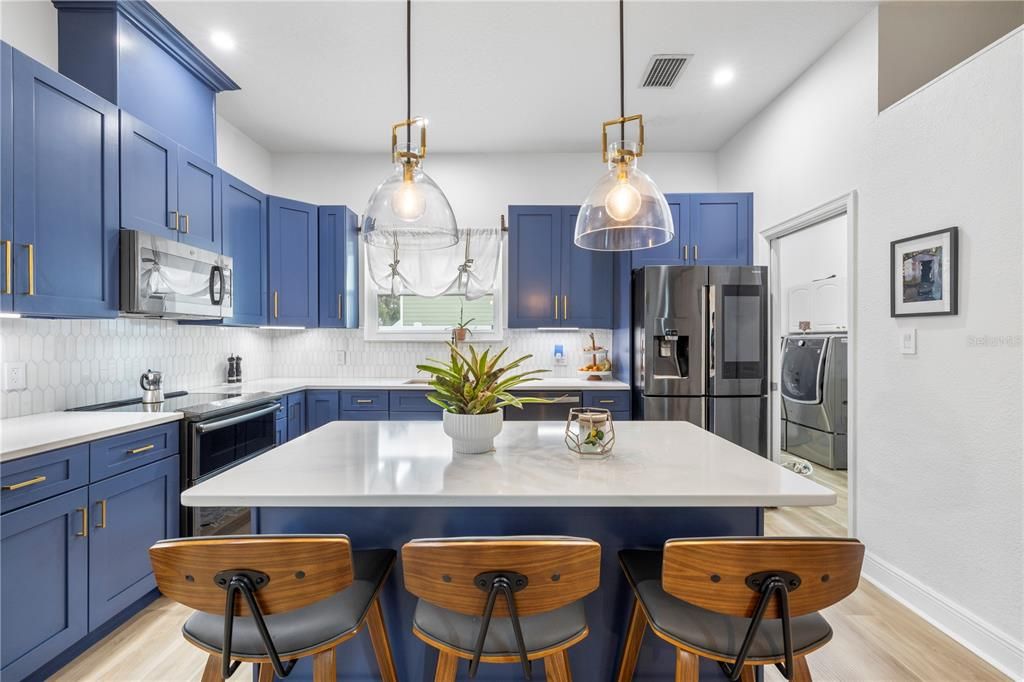 Activo con contrato: $587,000 (4 camas, 3 baños, 2390 Pies cuadrados)